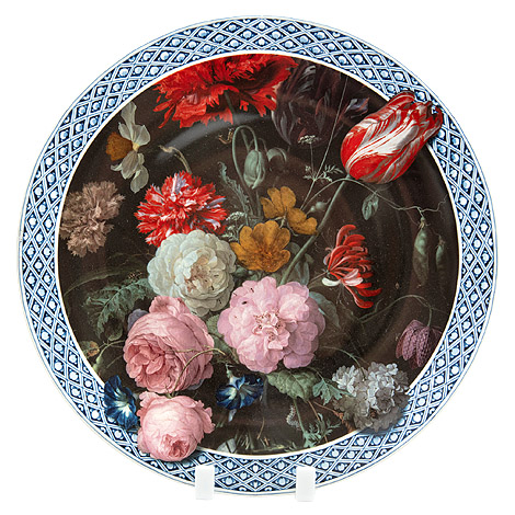 Plato con decoración de florero